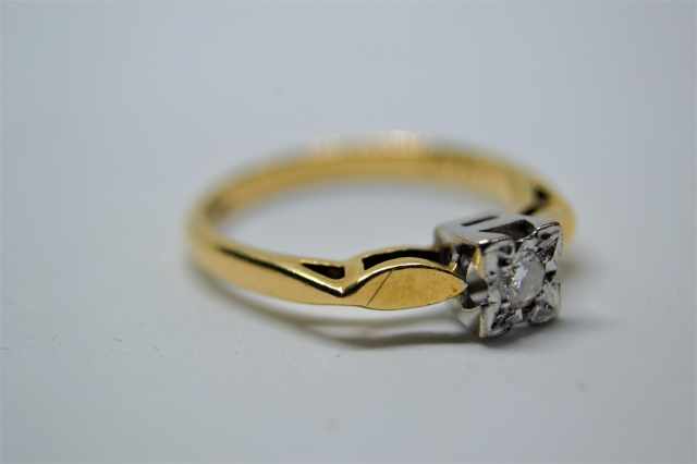 An 18ct Gold With Platinum Setting Solitaire Diamond Ring.