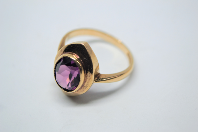 A 9ct Gold Amethyst Ring.
