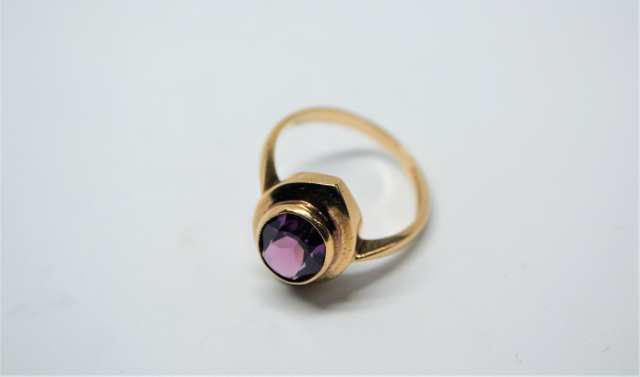 A 9ct Gold Amethyst Ring.