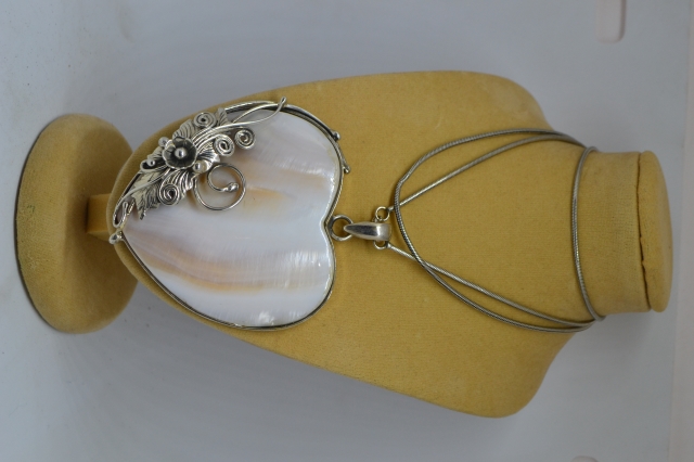 925 Silver Necklace with Heart Shaped Shell Pendant