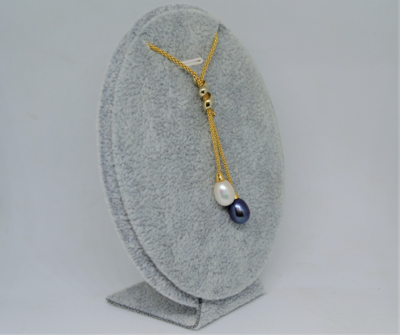 A 9ct Gold Two Coloured Cultured Pearl Necklace.