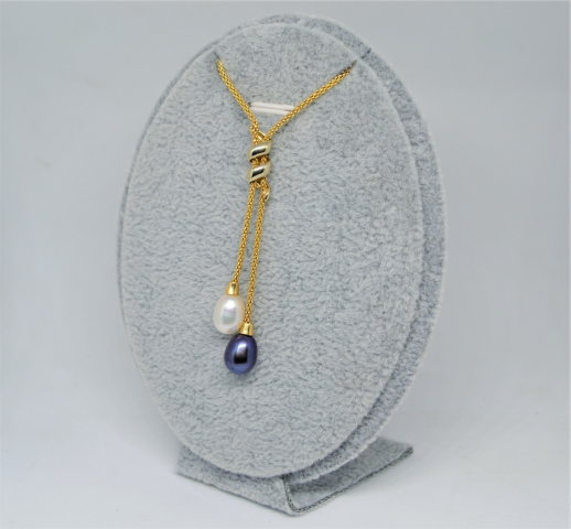 A 9ct Gold Two Coloured Cultured Pearl Necklace.