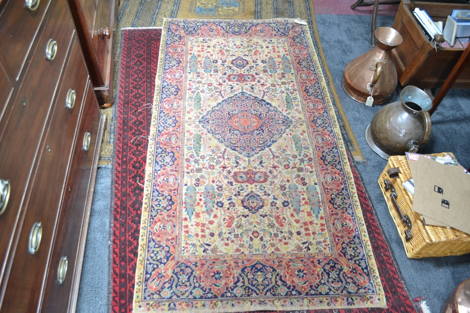 Saruk Style Middle Eastern Carpet.