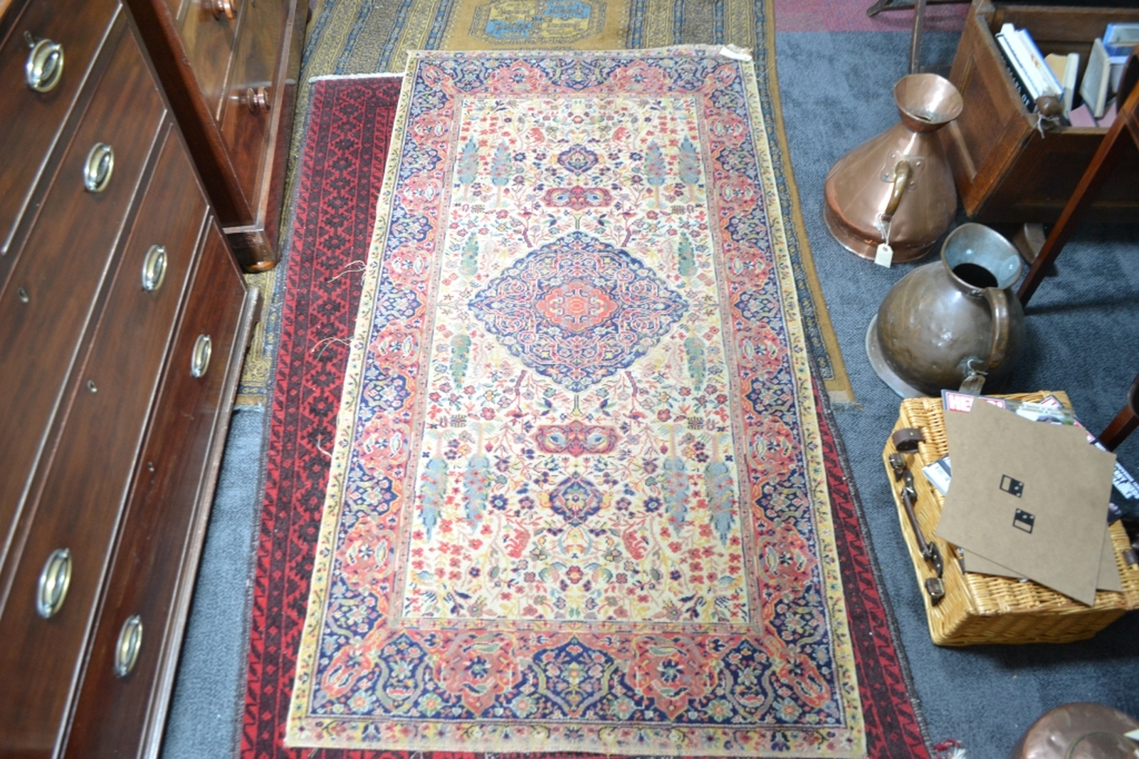 Saruk Style Middle Eastern Carpet.