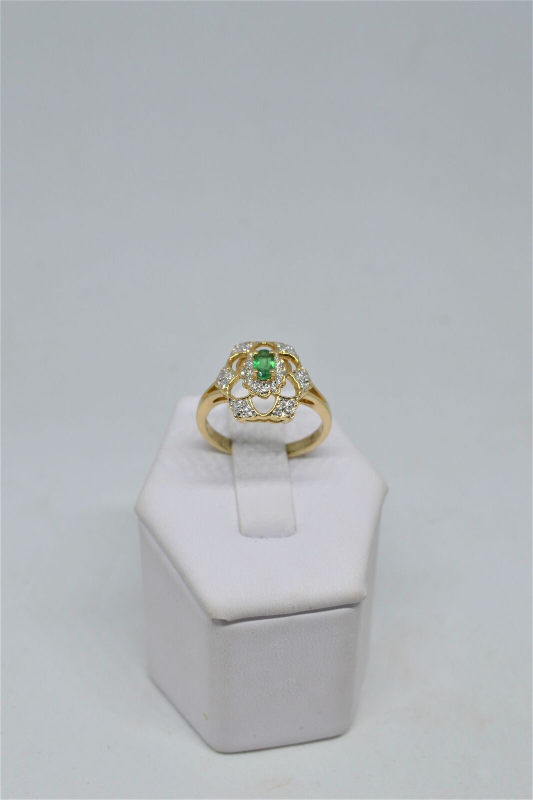 A 14ct Gold &#39;Emerald Lace&#39; Ring.