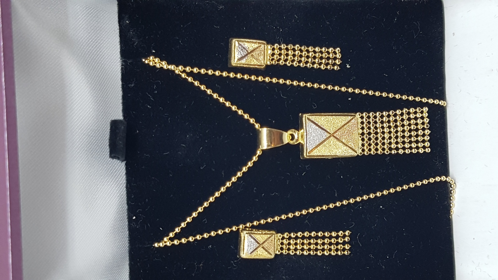 A Set Of 18 ct Tri-Coloured Necklace And Matching Earrings