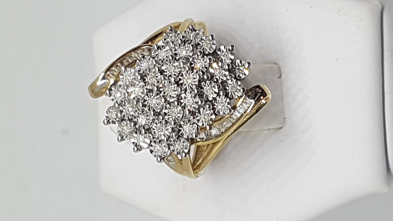 10 ct Gold And Diamond Cluster Ring
