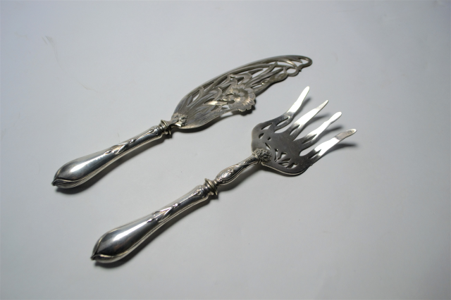 A Pair of Continental Art Nouveau Silver Fish Servers [Stampted 800].