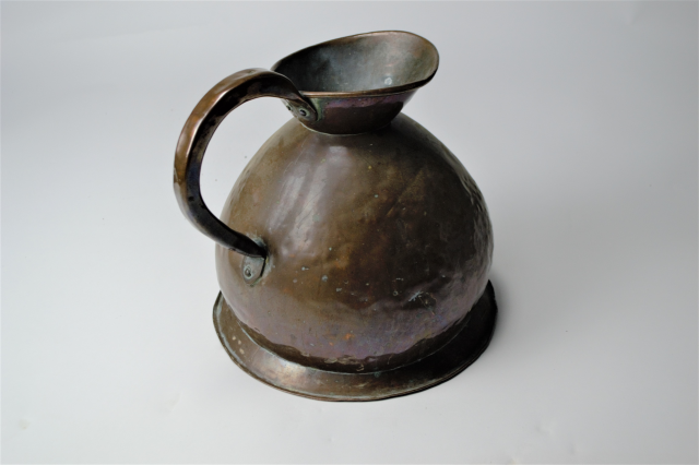An Early 19th c. Two Gallon Copper Hay Stack Jug. 29 cm high.