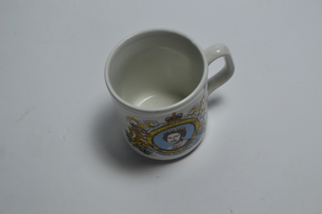 Commemorative Mug &#39;Elizabeth II Silver Jubilee.&#39;