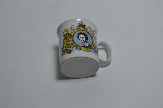 Commemorative Mug 'Elizabeth II Silver Jubilee.'