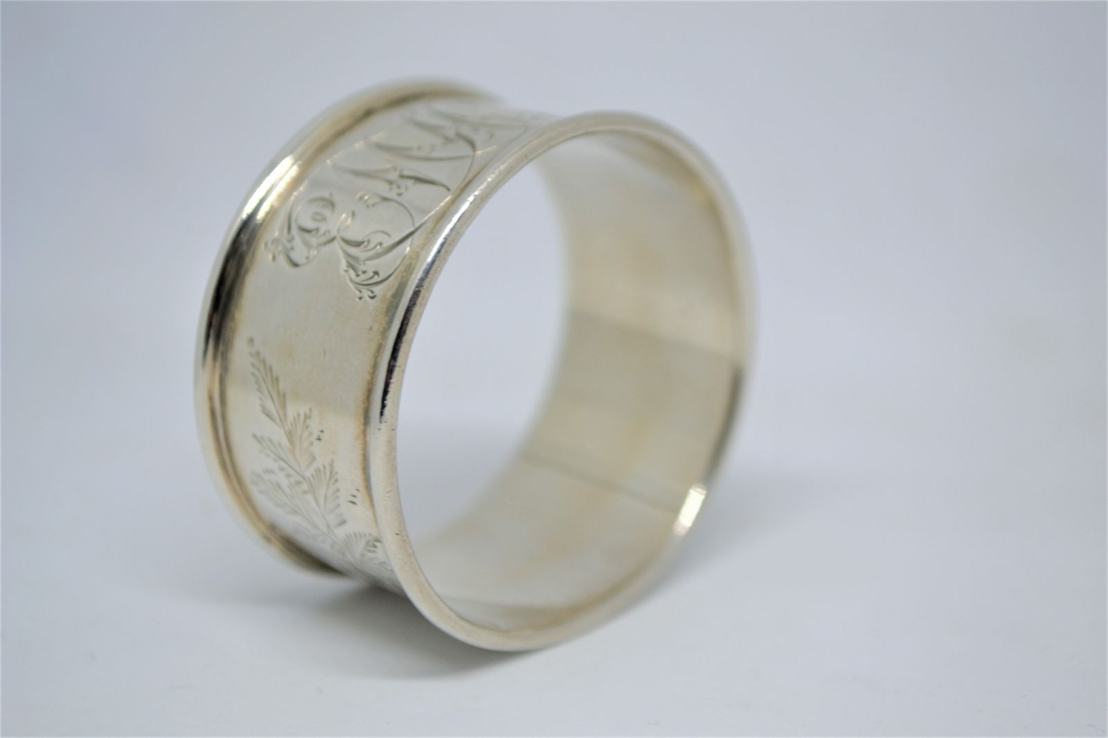 A Silver Napkin Ring. Sheffield 1901 Richard Richardson.